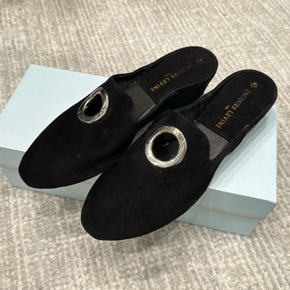 NIB - Jacques Levine Black Suede Grommet Slippers - size 6